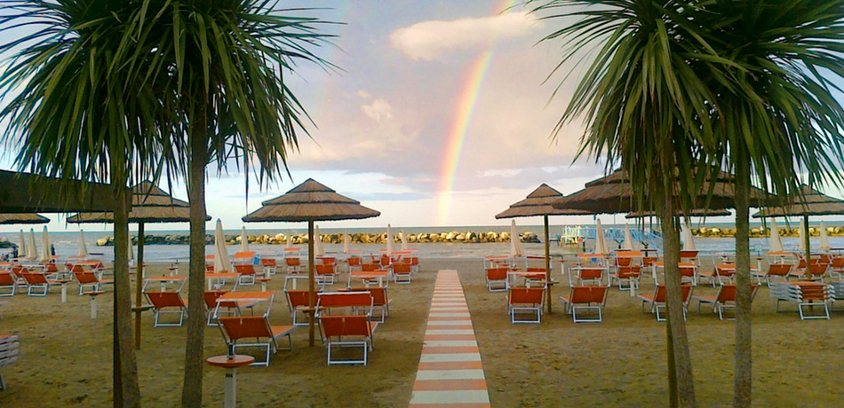 hotel bellaria con piscina